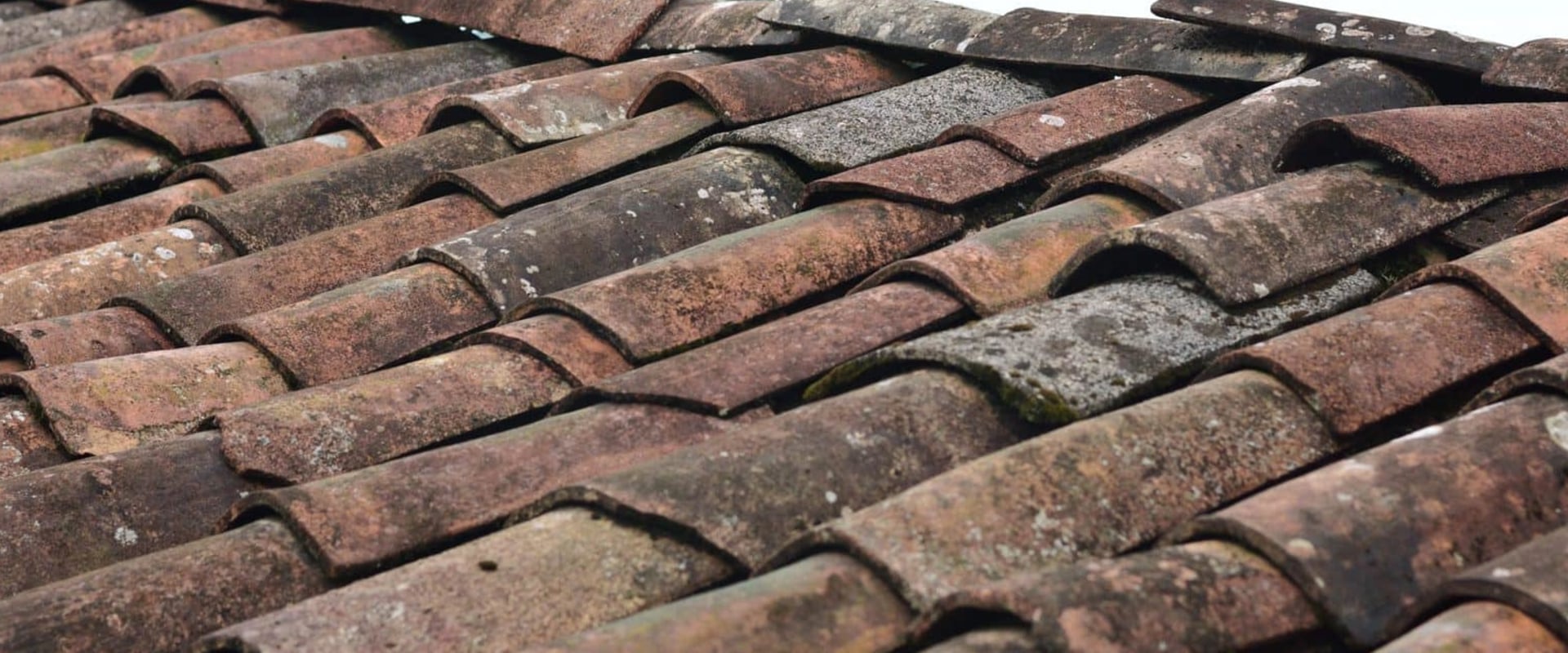 Sagging or Uneven Roof: The Causes and Solutions You Need to Know