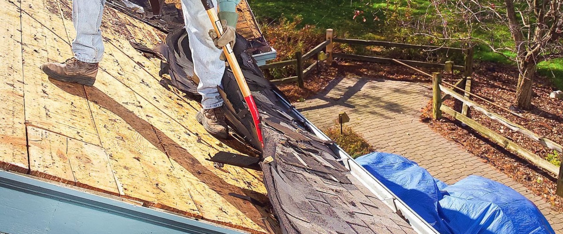 How to Remove Old Roofing Materials for Your Custom Decks, Siding, and Roofing Needs